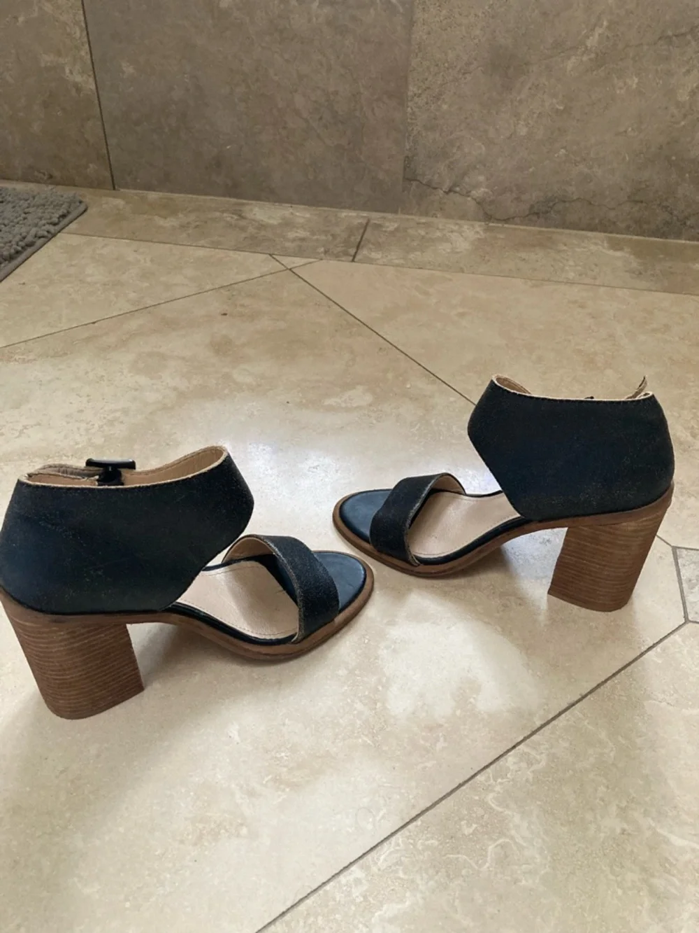 Kelsi Dagger Women’s Block Heels with Travel/Dust Bag-Size 7 - Picture 3 of 9